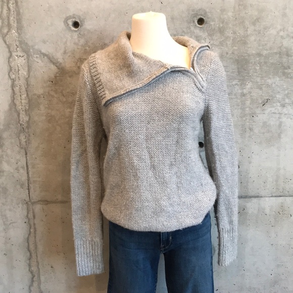 Banana Republic Gray Sweater - Picture 2 of 7